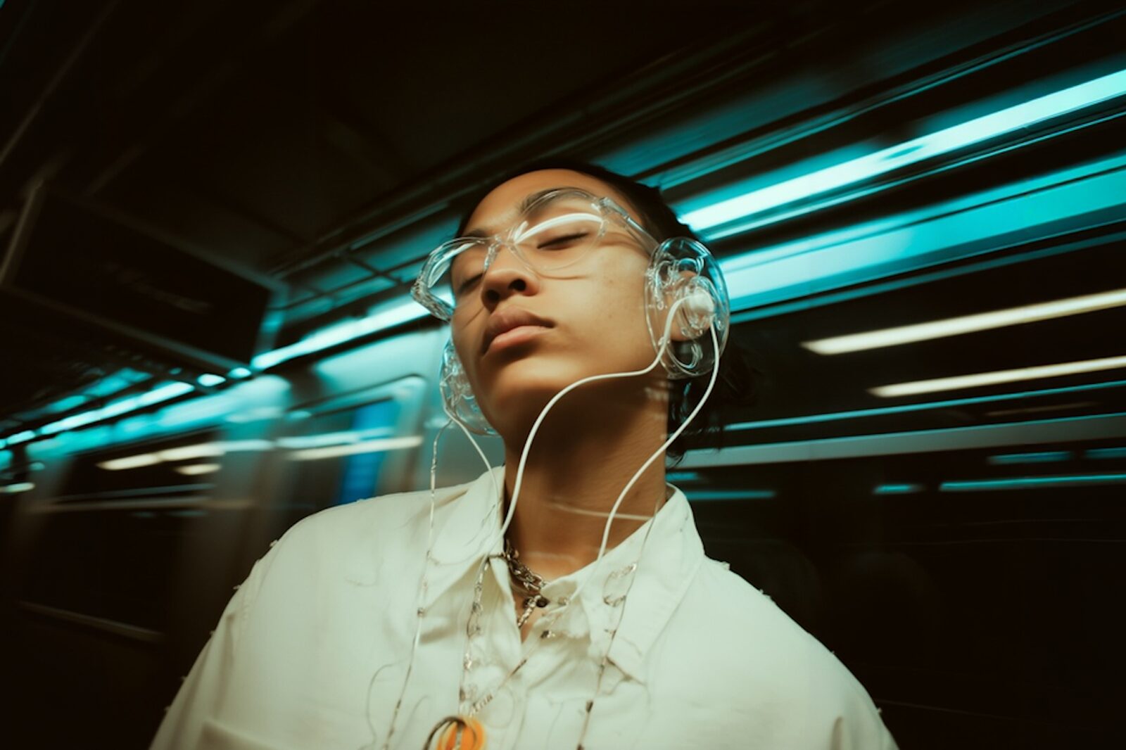 We’ll cover TikTok’s own Commercial Music Library, top third-party music platforms, a comparison chart of the best sources (with pricing and license details), and actionable tips for using music in your TikTok content. Let’s dive in!