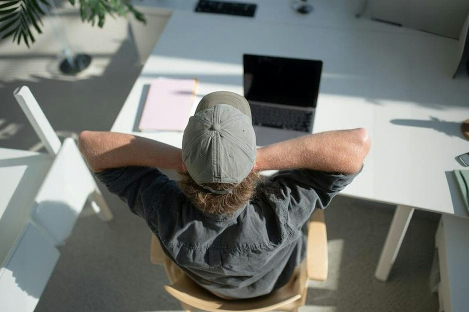 In today’s B2B marketing landscape, businesses are increasingly turning to affiliate-based partnerships to drive growth. These partnerships involve another party – which could be an individual content creator, a customer advocate, or another company – promoting your product in exchange for a performance-based reward. Unlike traditional channel partnerships (like resellers or distributors), B2B affiliate-based partnerships let you maintain control of your brand and only pay for results. In other words, you’re leveraging partners to extend your reach and credibility without handing over the entire sales process. The result is a low-risk, high-reward approach that is simpler to manage and more cost-effective than channel sales programs.