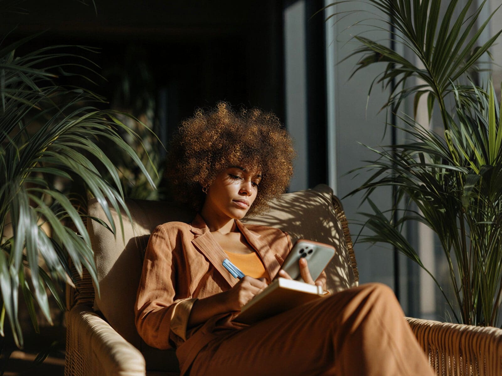 In the era of private social interactions, direct messaging has emerged as a secret weapon for micro-influencers and brands alike.* From nurturing customer relationships to sparking influencer partnerships, Direct Messages (DMs) offer a personal touch that drives real engagement. In this comprehensive guide, we’ll explore what DMs are, why they matter for influencer marketing and e-commerce, and how to leverage them effectively in 2025.*